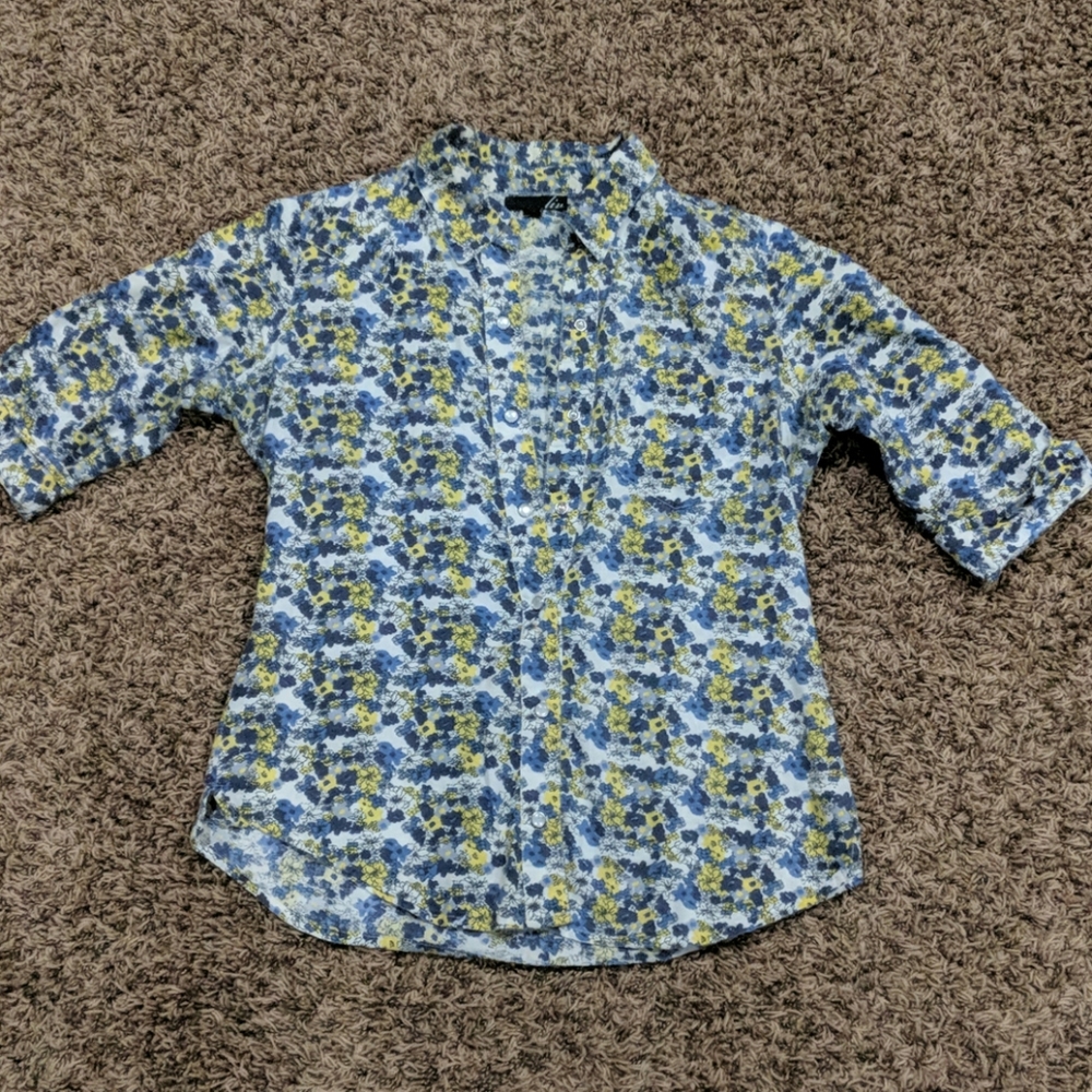 Button down, 1/2 sleeve, collared shirt